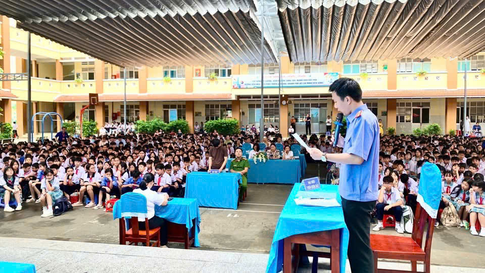 Phiên tòa giả định với nội dung “Phòng, chống ma túy và tác hại của thuốc lá điện tử”.